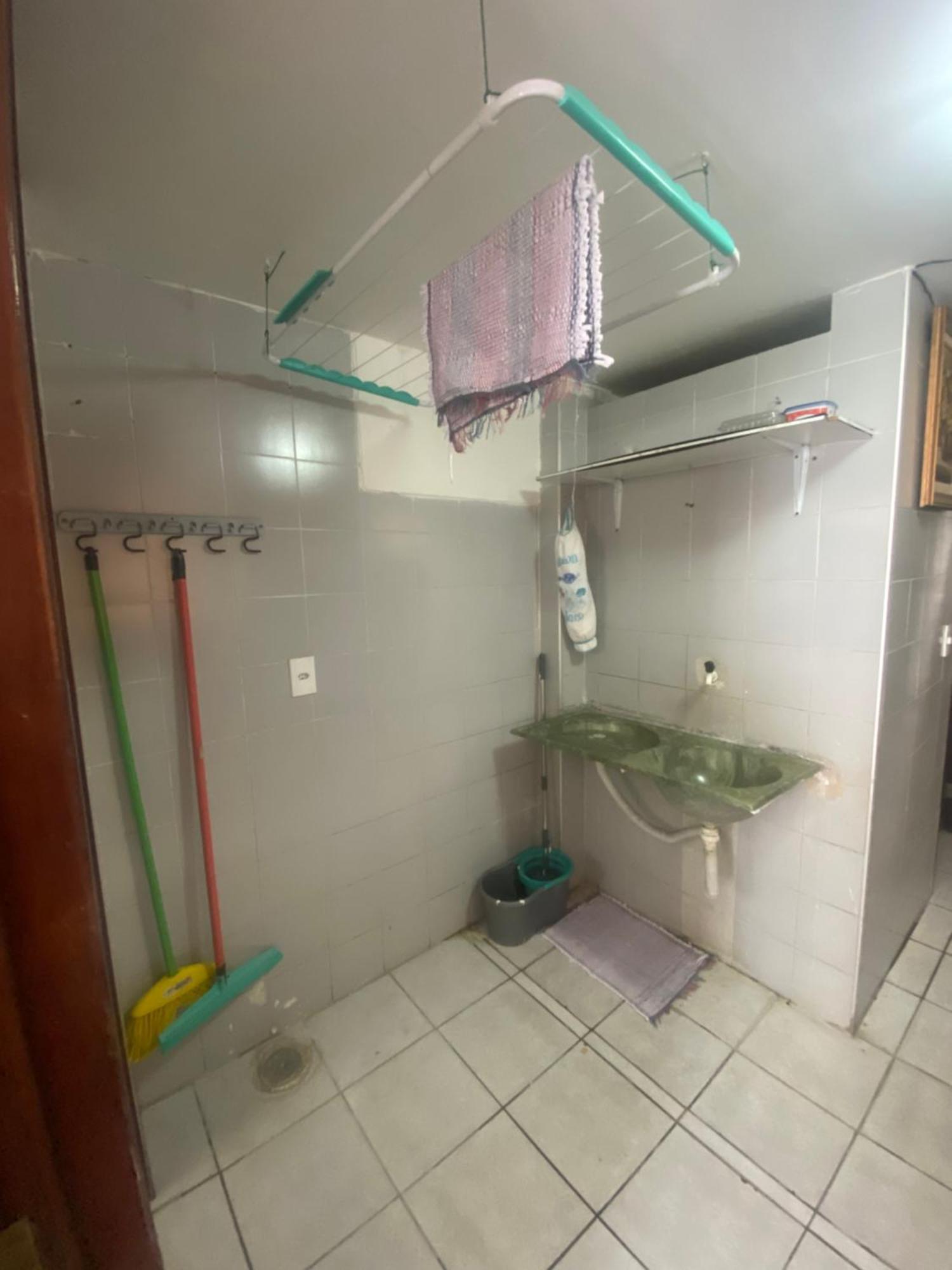 E Sala A 150 Metros Da Apartamento
